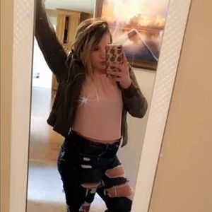 Meet your Posher, Cassandra